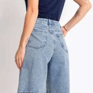 Bermuda Azul Claro em Jeans