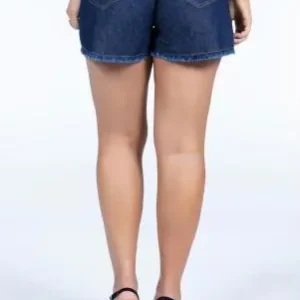 Short Jeans com Barra Desfiada